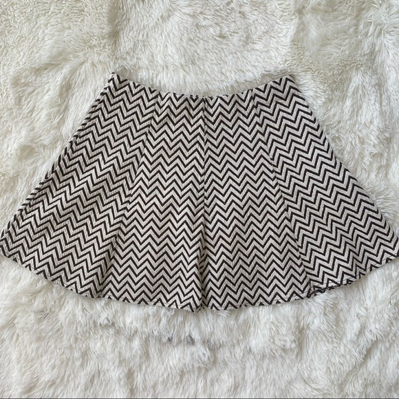 🍁 3/$25 🍁 Aeropostale Zigzag Patterned Skater Skirt | Black & White | Medium - Picture 1 of 4